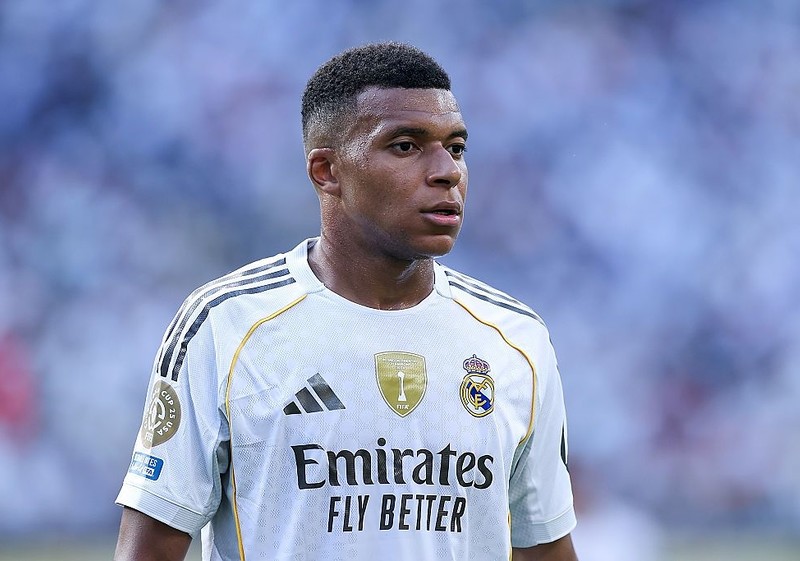 Mbappe przejmuje "10" w Realu