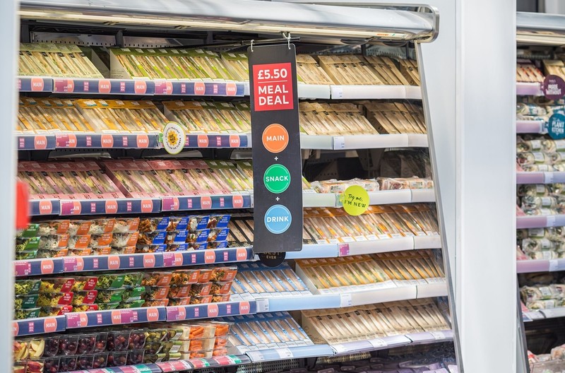 Sieć Tesco proponuje nietypową kanapkę. Brytyjczycy nie są zachwyceni