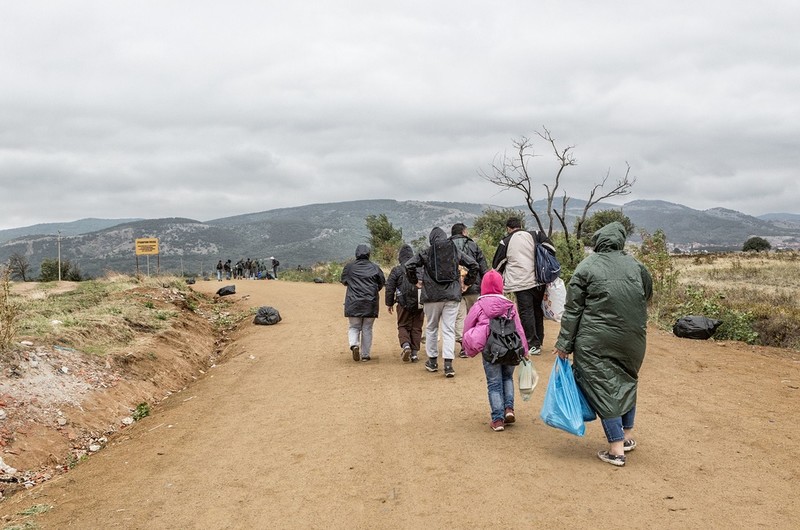 "FT": Większość krajów unijnych, w tym Polska, popiera odsyłanie migrantów do ośrodków poza UE