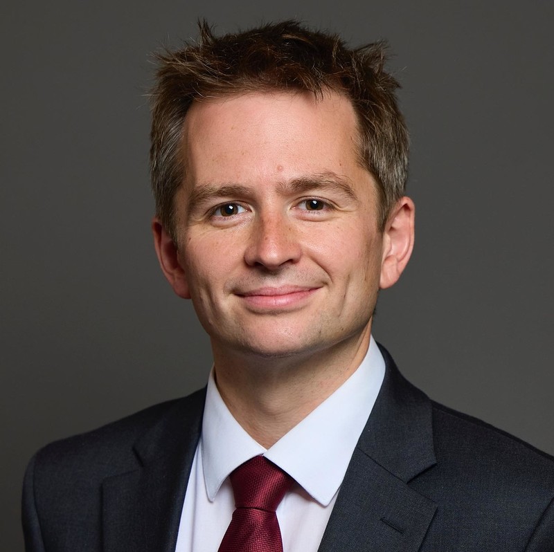 Mark Sewards pierwszym politykiem w UK, który ma chatbota