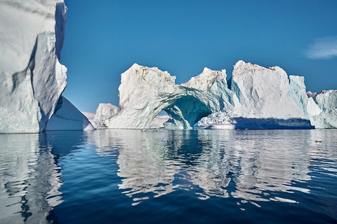 Od Antarktyki oderwał się potężny lodowiec. Dryfuje w kierunku oceanu