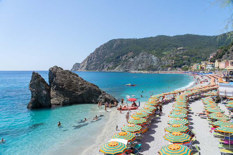 Italian beaches in the shadow of the tourism crisis. Paid beaches are becoming deserted