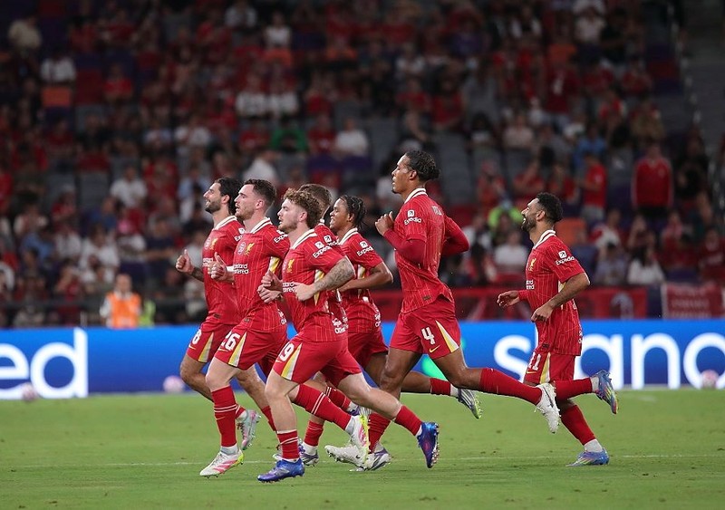 Liga angielska: Przebudowany Liverpool broni tytułu