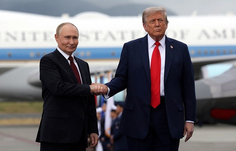 Spotkanie Trumpa z Putinem bez przełomu w sprawie zawieszenia broni na Ukrainie