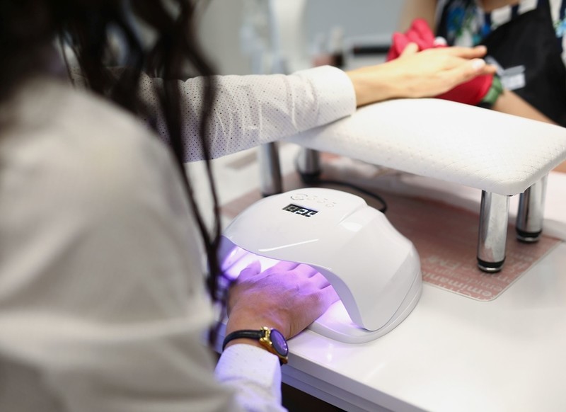 UE: Manicure hybrydowy i żelowy będzie zakazany? Eksperci wyjaśniają
