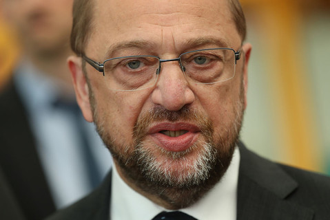 Schulz chce karać finansowo kraje odmawiające przyjęcia uchodźców
