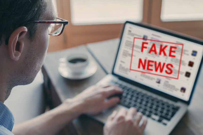 Dezinformacje o zasiłkach rozprzestrzeniają się na stronach internetowych w UK