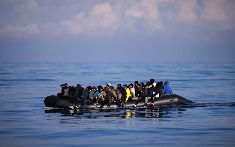 Record 111,000 UK asylum applications in past year, figures show
