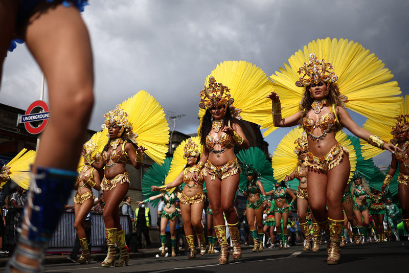 Notting Hill Carnival już w ten weekend. Jak poruszać się wówczas po Londynie?