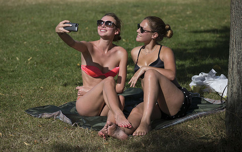 Brits to bask in hot temperatures for the next three months