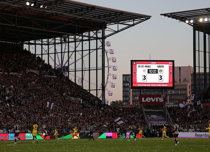 Liga niemiecka: Remis Borussii Dortmund z drużyną dwóch Polaków