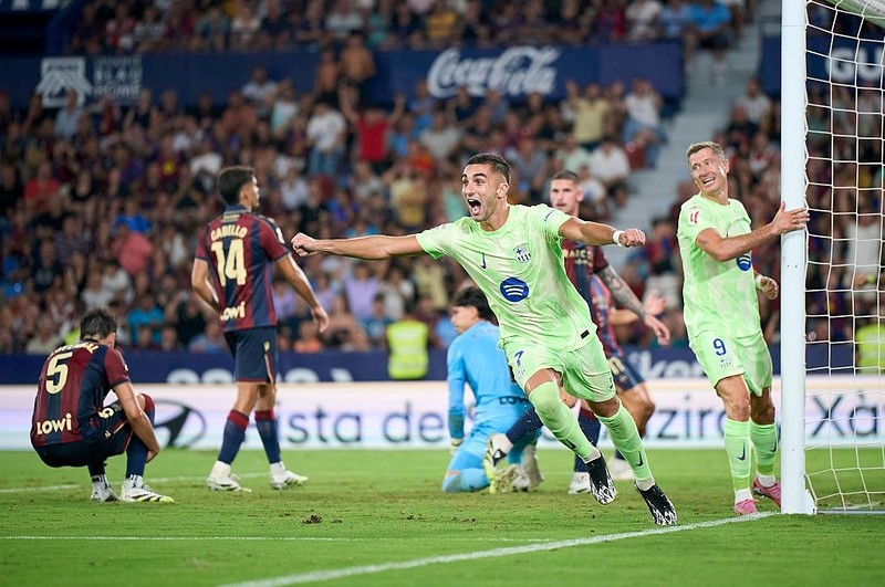 Liga hiszpańska: Barcelona wygrała z beniaminkiem, powrót Lewandowskiego