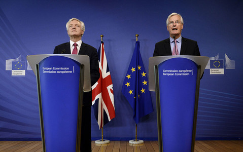 W Brukseli start merytorycznych negocjacji w sprawie Brexitu