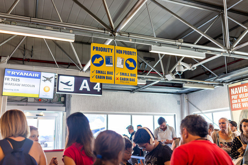 Ryanair zwiększy premie pracownikom za wykrywanie bagaży przekraczających dopuszczalne wymiary