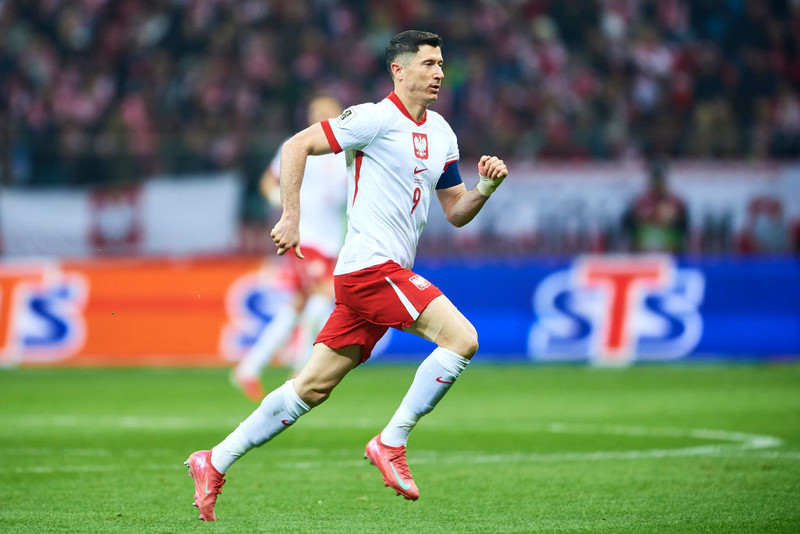 El. MŚ 2026: Lewandowski wraca jako kapitan, niespodzianki w kadrze Urbana
