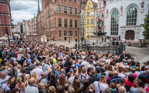 Crowds greeted Kate and William in Gdansk