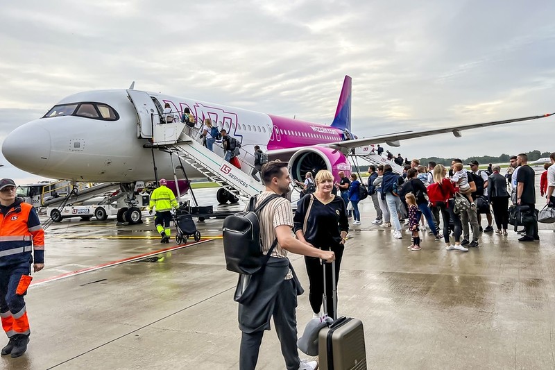 Wizz Air przewozi coraz więcej pasażerów z i do Polski