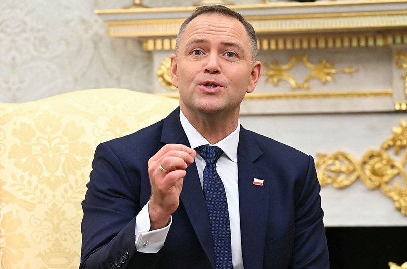 Poll: More than half of respondents do not believe in Nawrocki's independence from PiS