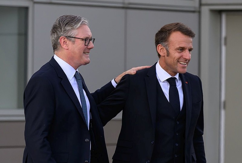 Premier Starmer rozmawiał w prezydentem Francji o wzmocnieniu obronności Polski