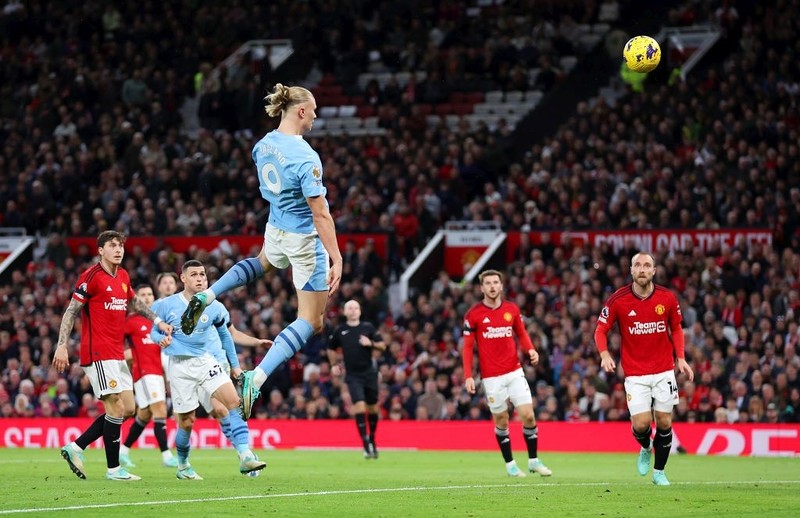 Piłkarski weekend w Europie: Derby Manchesteru oraz Italii, Barcelona gra z Valencią