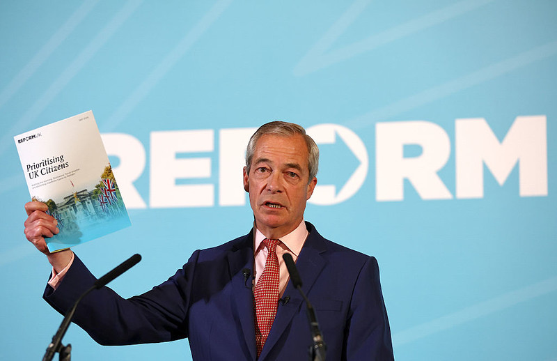 UK: Farage zapowiada zniesienie prawa stałego pobytu dla imigrantów