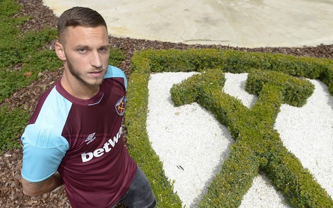 West Ham announce club-record signing of Marko Arnautovic from Stoke