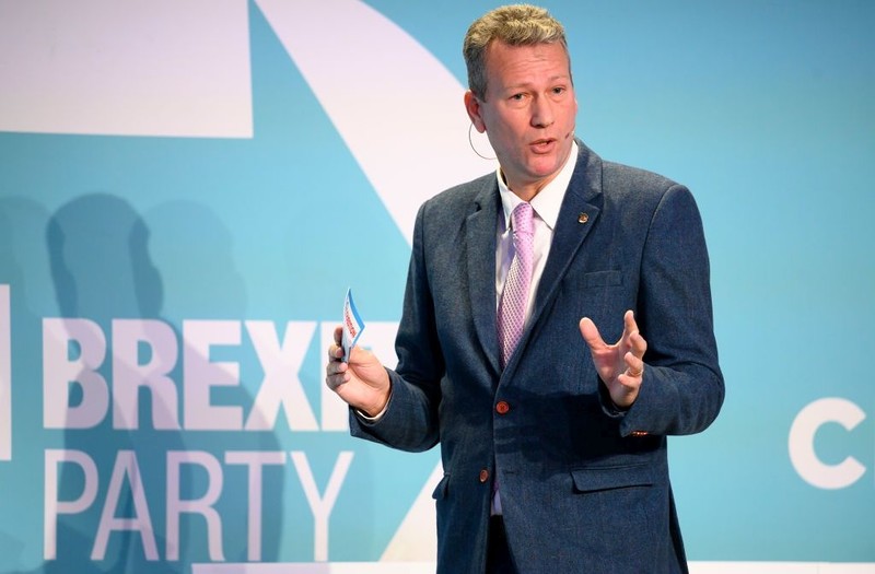 BBC: Były lider Brexit Party w Walii przyjmował łapówki od Rosji