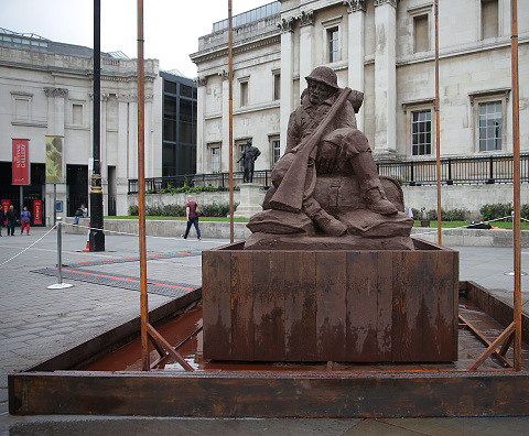 Pomnik z błota upamiętnia w Londynie bitwę z pierwszej wojny światowej