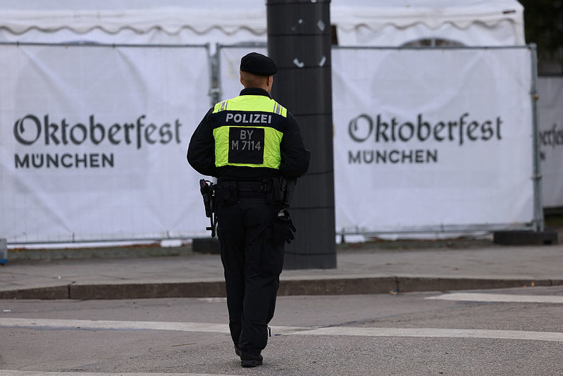 Niemcy: Oktoberfest zamknięty do popołudnia przez zagrożenie bombowe i eksplozję w Monachium