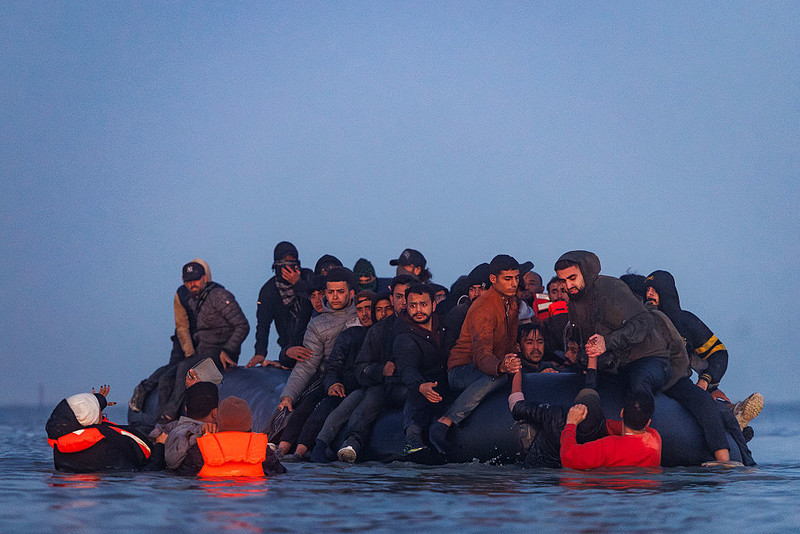 Rząd UK: Migranci, którym udzielono azylu, nie otrzymają automatycznie prawa do osiedlenia się