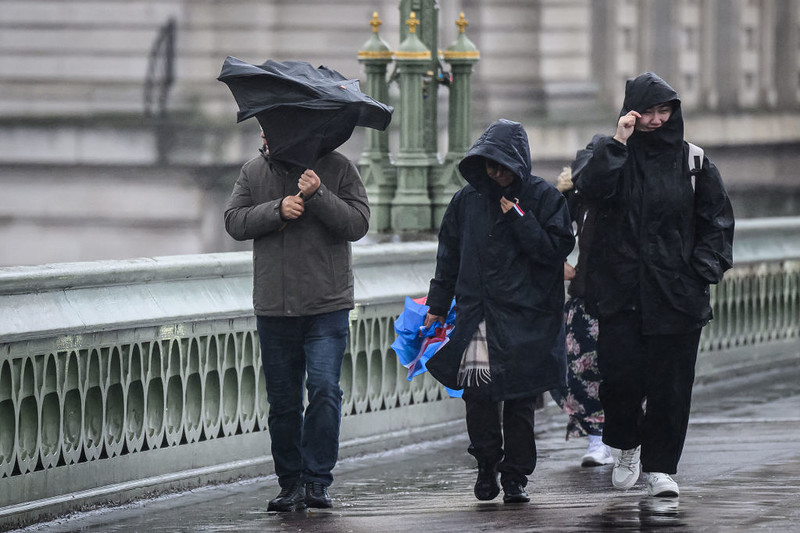 London weather warning as Storm Amy blasts UK with 100mph winds