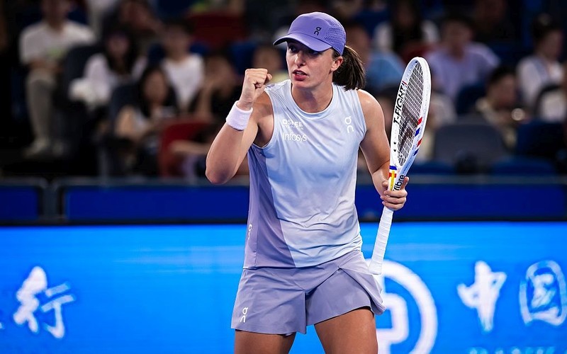 Turniej WTA w Wuhan: Awans Świątek do 1/8 finału
