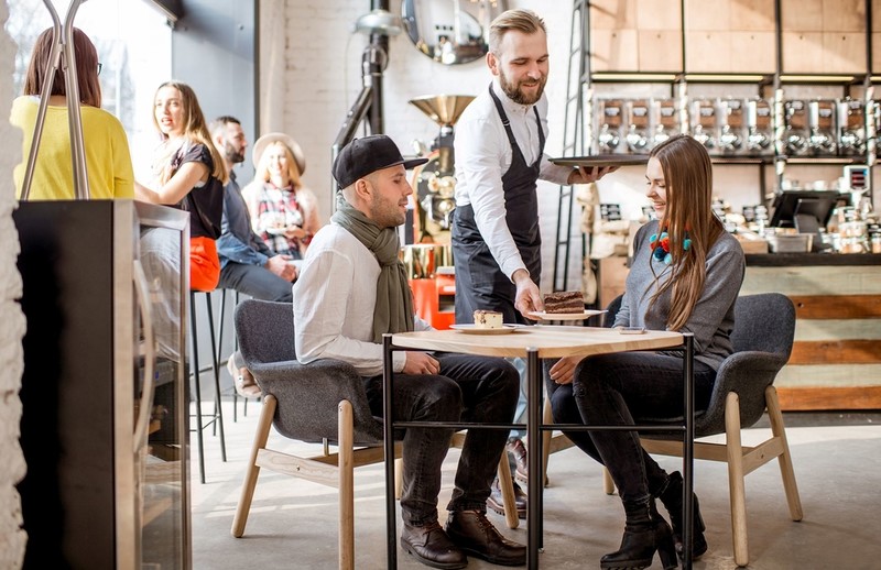 Liczba cudzoziemców pracujących w Polsce wzrosła o 5,5 proc. w ciągu roku