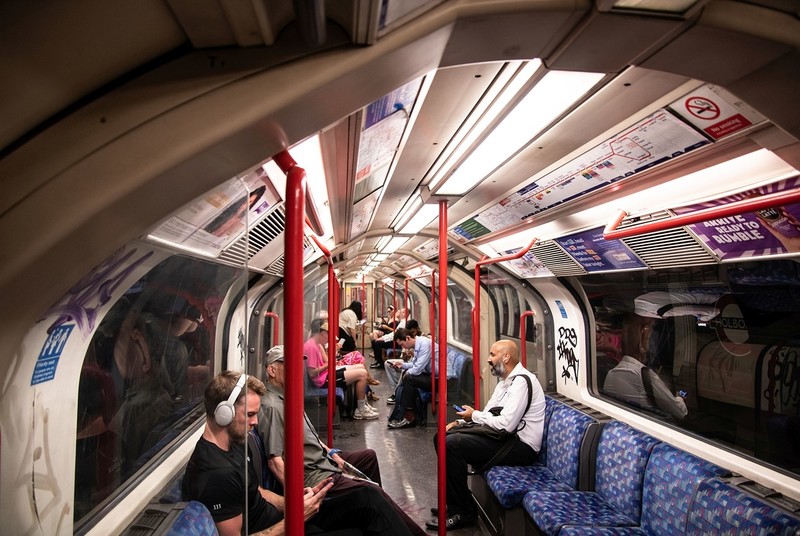 Nowa kampania społeczna TfL. Chodzi o pomoc nękanym w metrze pasażerom 