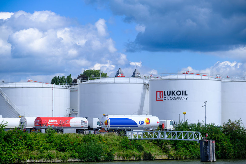 UK targets Russian oil market in fresh sanctions