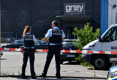 Niemcy: Jedna osoba nie żyje, trzy ranne po strzałach w dyskotece