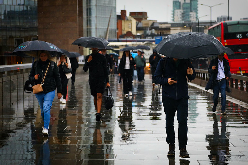 Deszczowy tydzień w Londynie. Met Office ostrzega przed burzami i gradem
