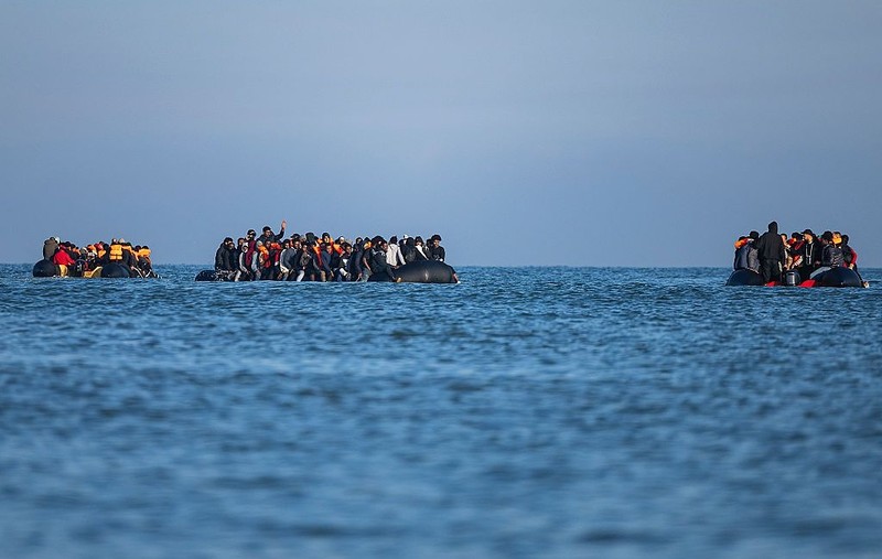 UK: Migrant deportowany do Francji ponownie przekroczył nielegalnie kanał La Manche