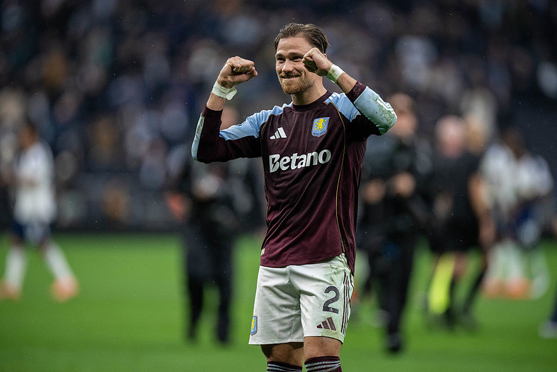 Matty Cash przedłużył kontrakt z Aston Villą. Zostaje na dłużej