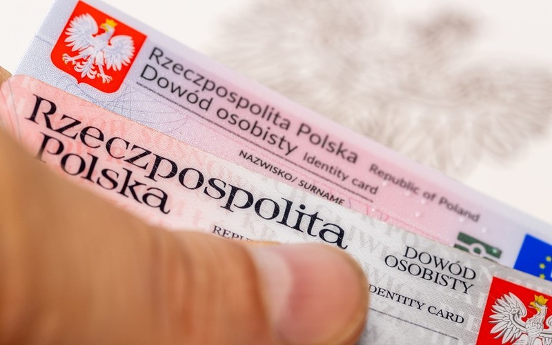 Stary polski dowód nie będzie już uznawany podczas przekraczania granicy UK