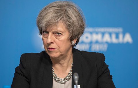 Theresa May "zmarnowała rok ws. Brexitu"? Służba cywilna oskarża premier