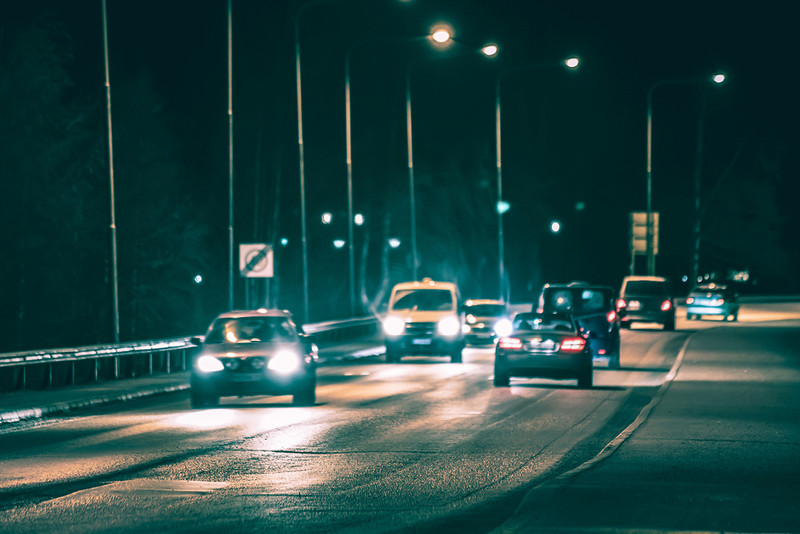 UK: Rząd zbada problem oślepiających reflektorów LED na brytyjskich drogach