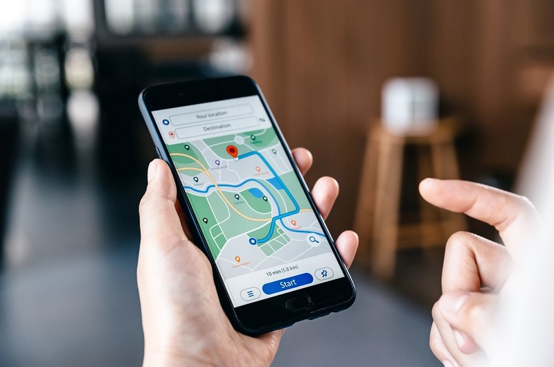 UK: Pierwsze telefony uzyskają łączność satelitarną. Priorytetem są miejsca, gdzie sygnał jest słaby