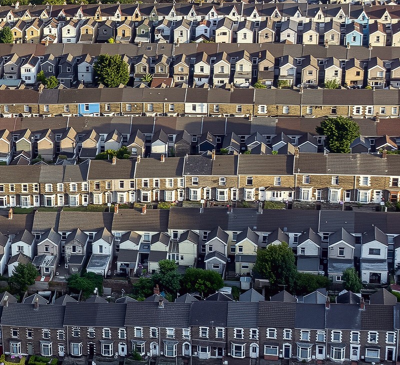 Wzrost liczby gospodarstw domowych w Anglii. Coraz więcej osób starszych i mieszkających samotnie