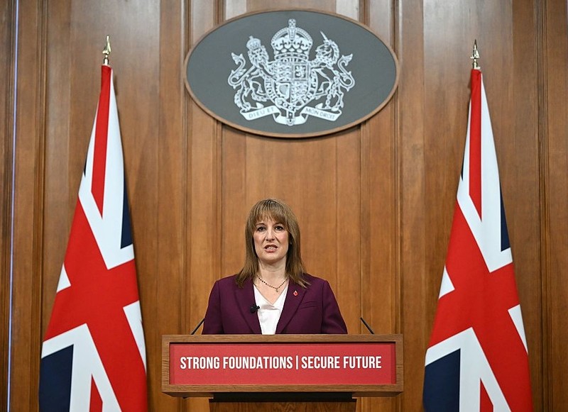 Podwyżki podatków i spadek inwestycji mogą ograniczyć wzrost gospodarczy Wielkiej Brytanii