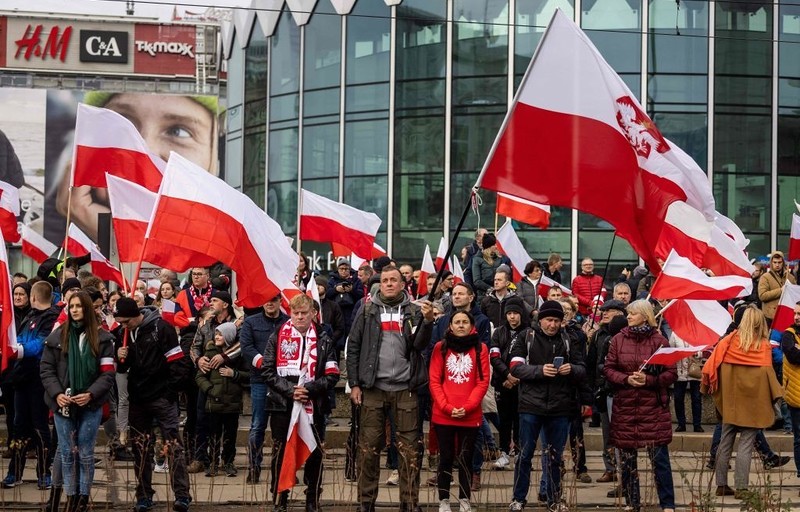 81 proc. Polaków deklaruje, że czuje się patriotami