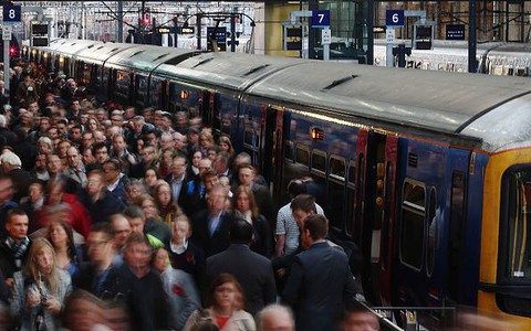 Londyńczycy płacą za bilety kolejowe 4 razy więcej niż mieszkańcy innych europejskich stolic
