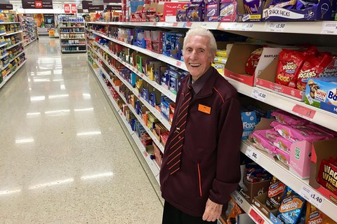 'Britain's oldest supermarket employee' retires at the age of 95