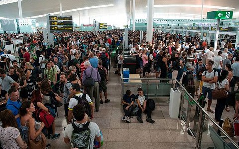 Chaos na lotnisku w Barcelonie z powodu strajku pracowników obsługi