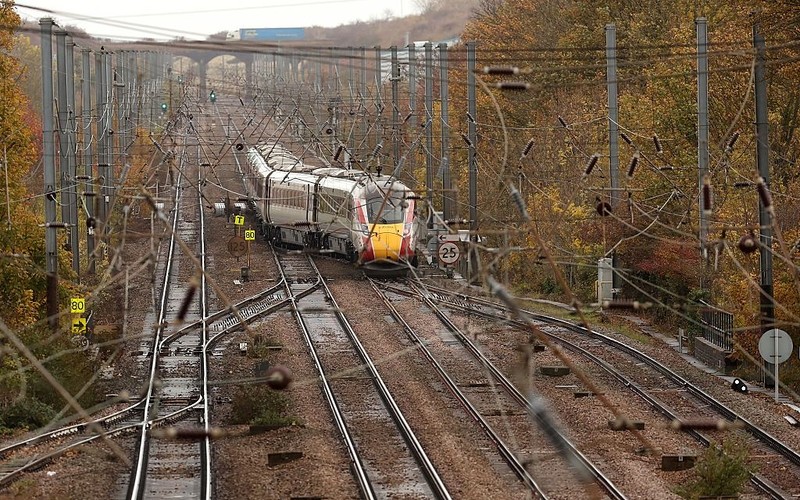 "Bohater z pociągu" odzyskał przytomność. Pracownik kolei "działał jak tarcza"